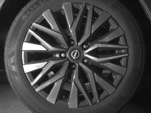 Used 2025 Nissan Altima 2.5 SV FWD image 15