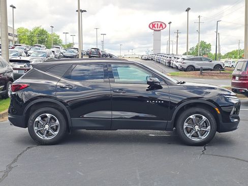 Used 2024 Chevrolet Blazer LT w/ Convenience Package FWD image 2
