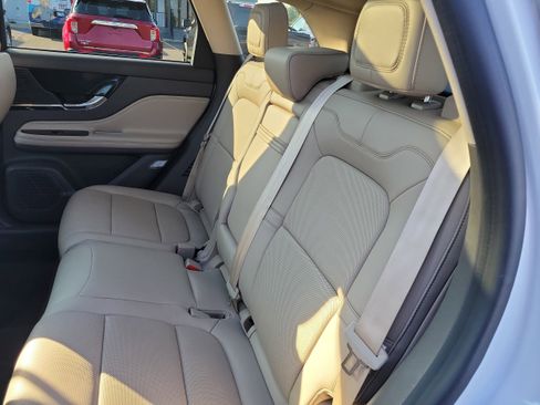 Used 2022 Lincoln Corsair AWD w/ Premium Package image 11