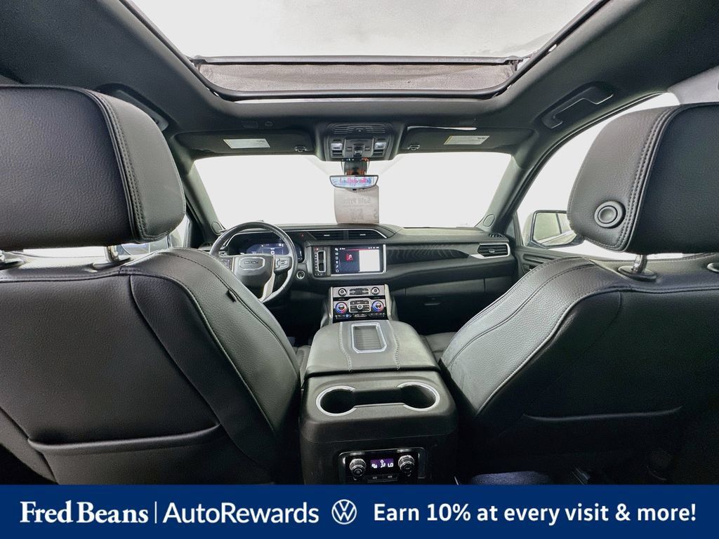 Used 2022 GMC Yukon XL Denali w/ Advanced Technology Package AWD/4WD image 33