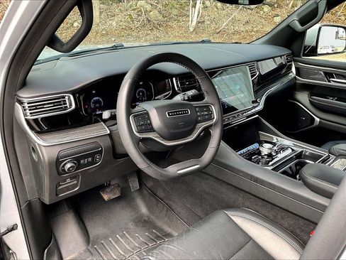 Used 2022 Jeep Wagoneer Series III AWD/4WD image 8