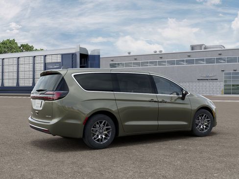 New 2027 Chrysler Pacifica Limited FWD image 2