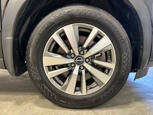 Used 2025 Nissan Pathfinder SL AWD/4WD image 11