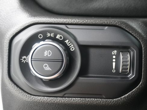 Used 2023 Jeep Gladiator Overland AWD/4WD image 21