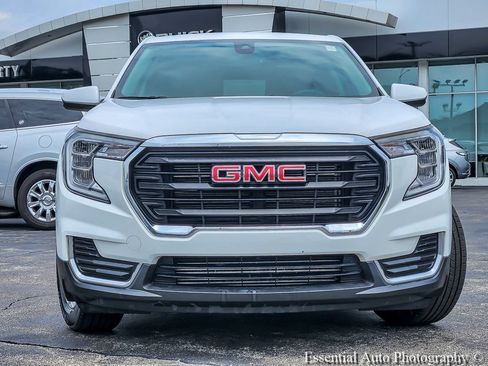 Used 2024 GMC Terrain SLE FWD image 4