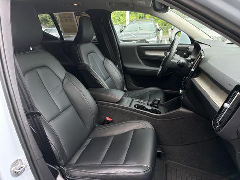 Certified 2024 Volvo XC40 B5 Core w/ Protection Package Premier AWD/4WD image 35