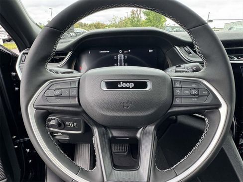 New 2025 Jeep Grand Cherokee 4WD image 18