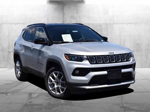 Used 2025 Jeep Compass Limited AWD/4WD image 2