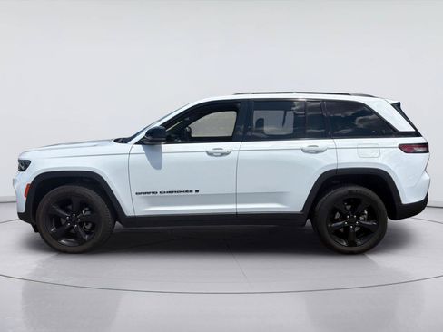 Used 2023 Jeep Grand Cherokee Altitude RWD image 6