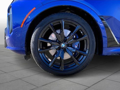 Used 2024 BMW X7 M60i image 11