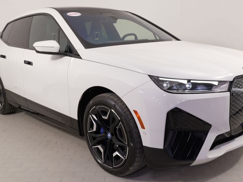 Used 2024 BMW iX xDrive50 w/ Sport Package image 7