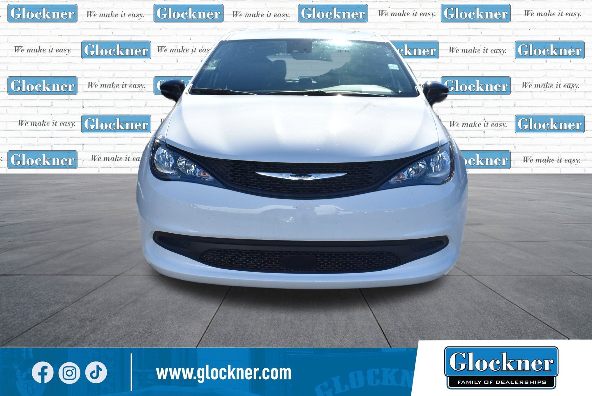 Used 2025 Chrysler Voyager LX FWD image 2