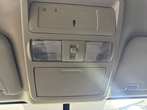 Used 2018 Nissan Titan SV AWD/4WD image 38