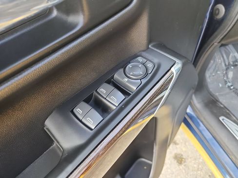 Used 2022 Chevrolet Silverado 1500 LT AWD/4WD image 21