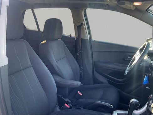 Used 2015 Chevrolet Trax LT w/ LT Sun and Sound Package image 31