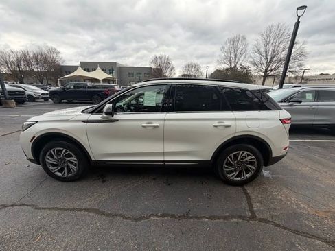 New 2026 Lincoln Corsair Premiere image 4