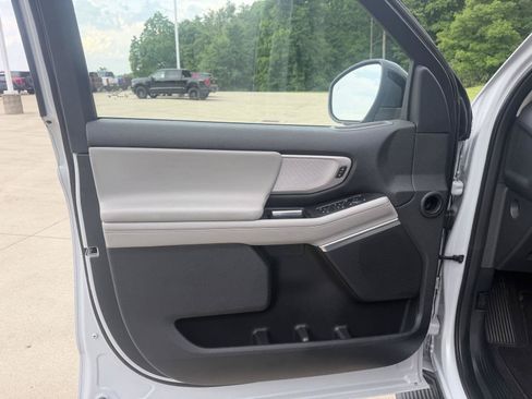 Used 2025 Ford Expedition Active AWD/4WD image 12