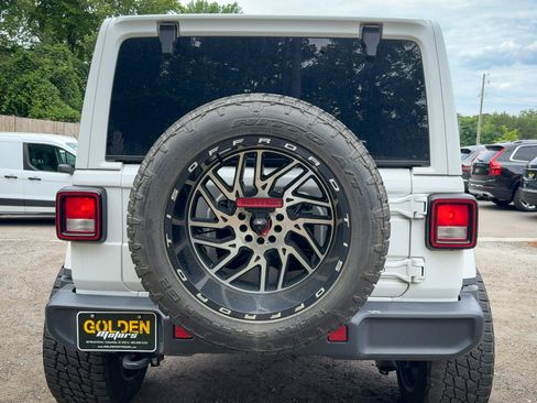 Used 2021 Jeep Wrangler Unlimited Sahara w/ Cold Weather Group AWD/4WD image 10