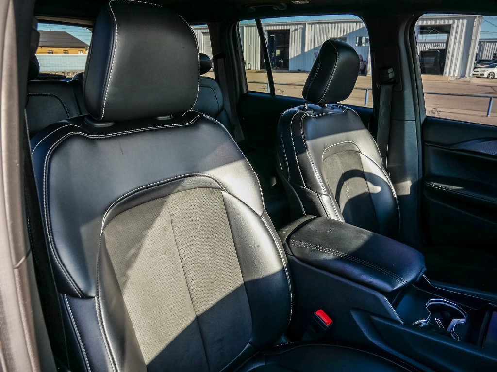Used 2024 Jeep Grand Cherokee Altitude RWD image 18