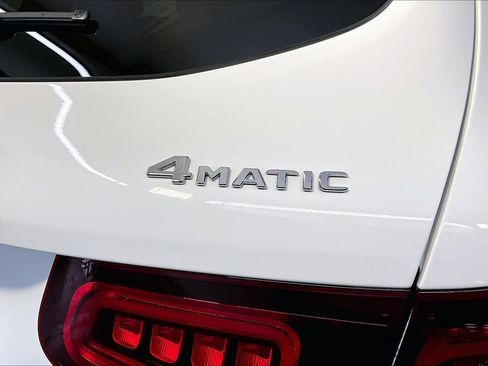 Used 2022 Mercedes-Benz GLC 300 4MATIC image 10