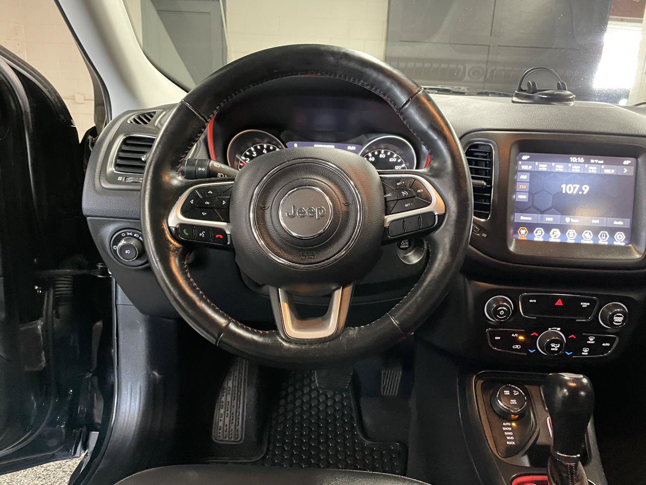 Used 2019 Jeep Compass Trailhawk w/ Leather Interior Group AWD/4WD image 21