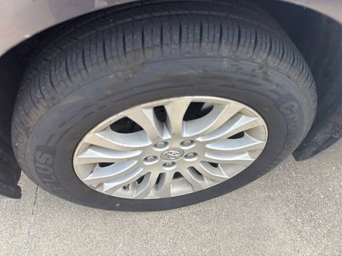 Used 2013 Toyota Sienna XLE FWD image 2