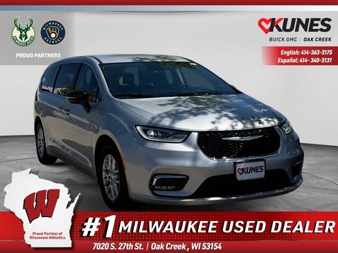 Used 2024 Chrysler Pacifica Touring-L FWD image 1