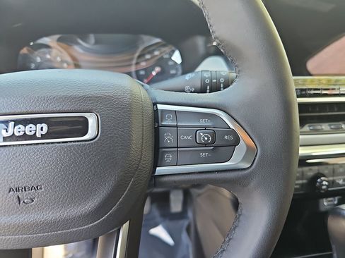 Certified 2023 Jeep Compass Limited image 18