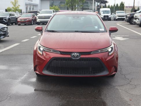 Used 2022 Toyota Corolla LE FWD image 3