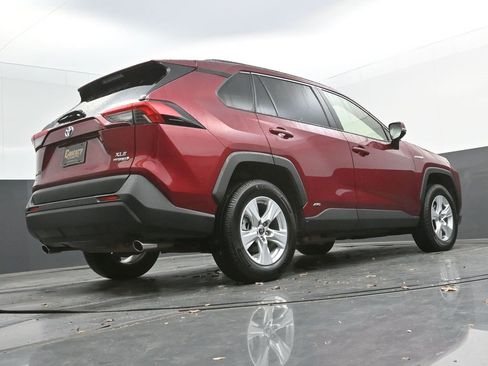 Used 2020 Toyota RAV4 XLE image 31