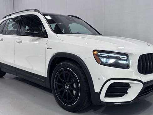 Used 2024 Mercedes-Benz GLB 35 AMG 4MATIC image 4