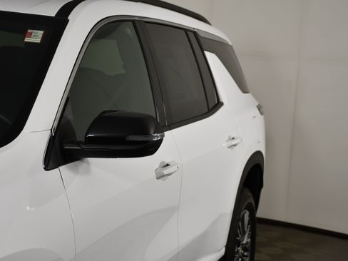 Used 2026 Chevrolet Traverse LT image 13