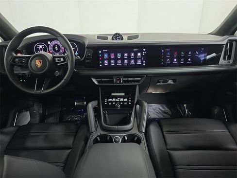 Used 2025 Porsche Cayenne GTS image 13