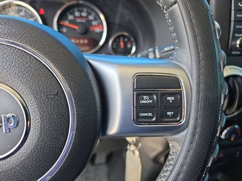 Used 2016 Jeep Wrangler Unlimited Rubicon AWD/4WD image 18
