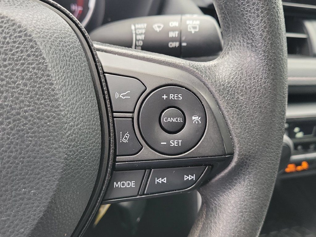 Certified 2024 Toyota RAV4 LE AWD/4WD image 10