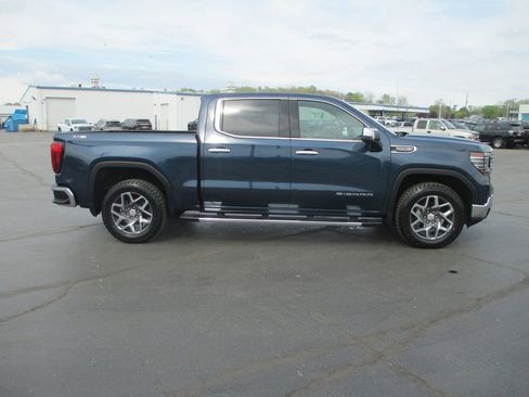 Used 2022 GMC Sierra 1500 SLT w/ SLT Premium Package image 5