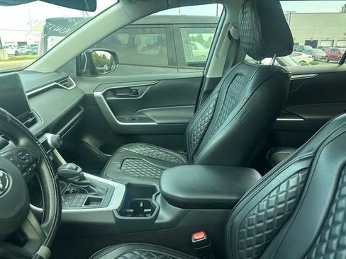 Used 2025 Toyota RAV4 LE AWD/4WD image 10