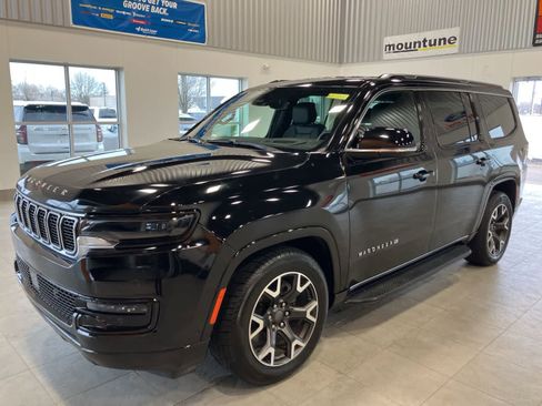 Used 2024 Jeep Wagoneer Series III AWD/4WD image 1