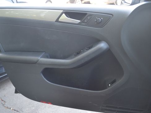 Used 2018 Volkswagen Jetta SE FWD image 13
