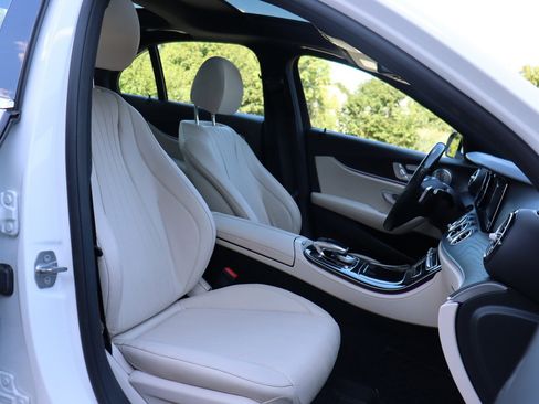 Used 2017 Mercedes-Benz E 300 4MATIC image 21
