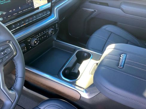 Used 2025 Chevrolet Silverado 2500 High Country w/ Technology Package image 17