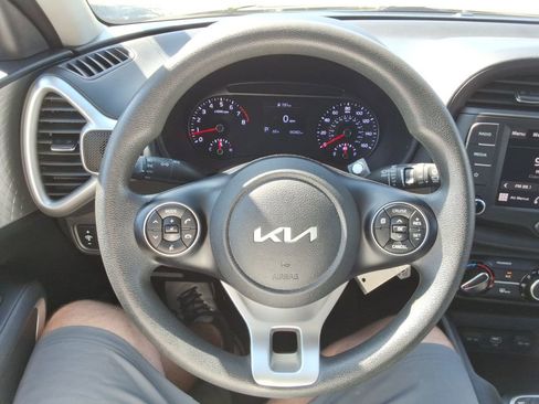 Used 2022 Kia Soul LX FWD image 24
