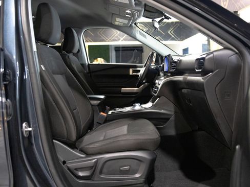 Used 2023 Ford Explorer XLT AWD/4WD image 13