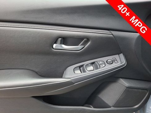 Used 2024 Nissan Sentra SV FWD image 12