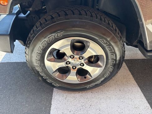 Used 2016 Jeep Wrangler Unlimited Sahara w/ Dual Top Group AWD/4WD image 13