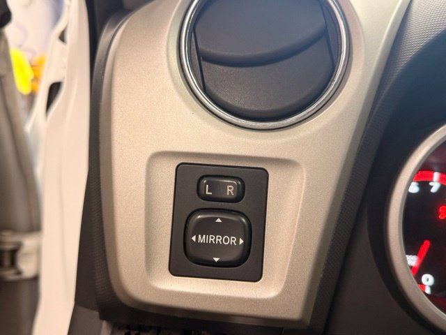 Used 2009 Toyota Matrix FWD image 13