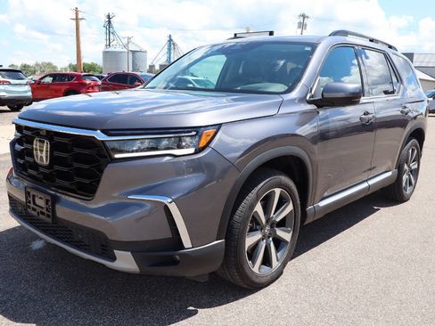 Used 2025 Honda Pilot Elite image 1