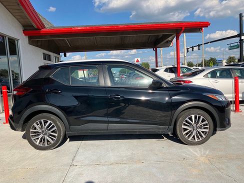 Used 2021 Nissan Kicks SV image 8