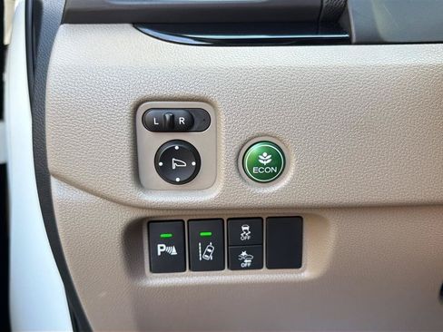 Used 2016 Honda Pilot Touring image 31