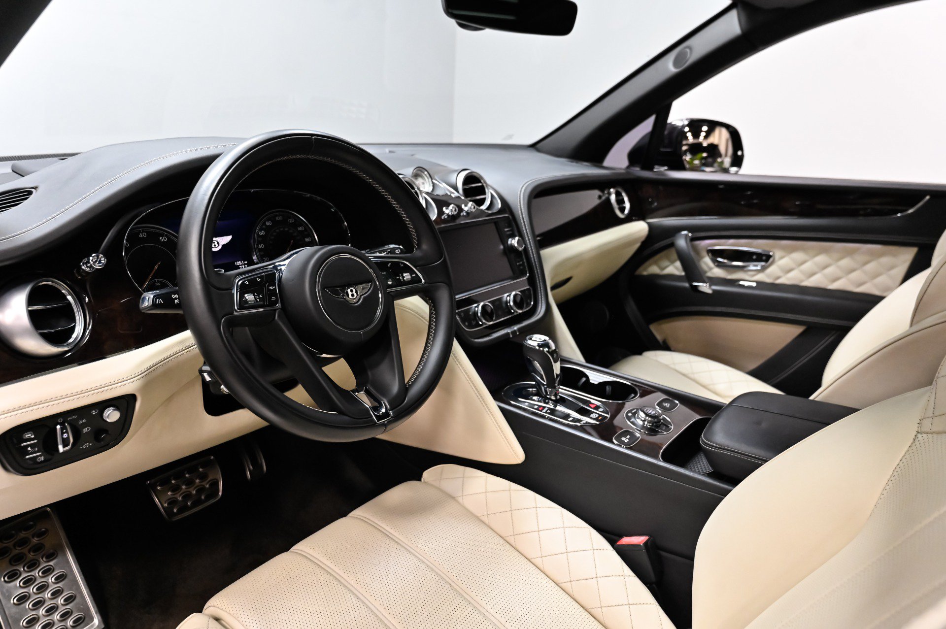 Used 2018 Bentley Bentayga w/ Black Specification AWD/4WD image 9
